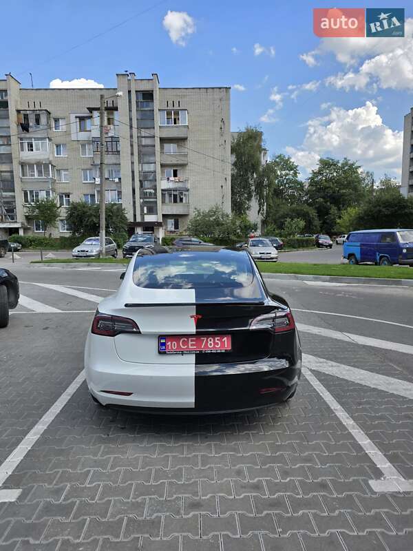 Седан Tesla Model 3 2018 в Львові