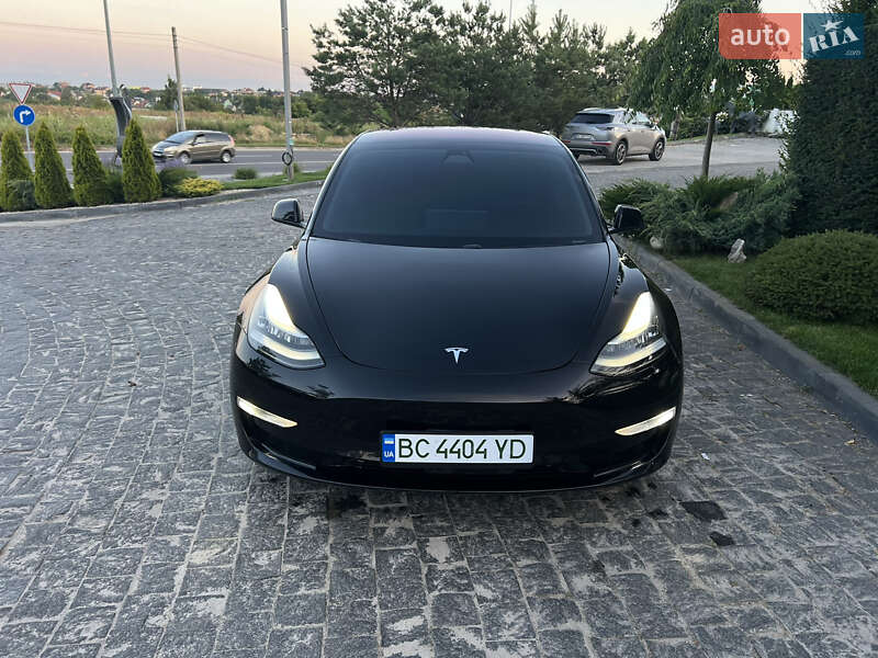 Седан Tesla Model 3 2018 в Львові