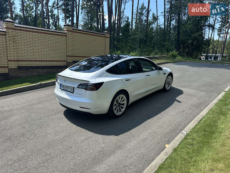 Седан Tesla Model 3 2021 в Киеве