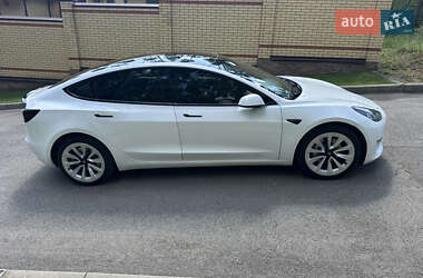 Седан Tesla Model 3 2021 в 