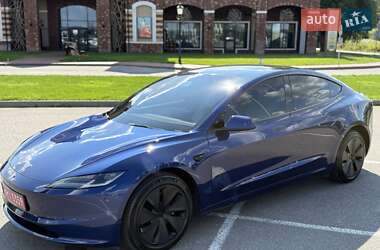 Седан Tesla Model 3 2024 в 
