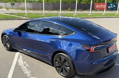 Седан Tesla Model 3 2024 в 