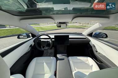 Седан Tesla Model 3 2024 в 