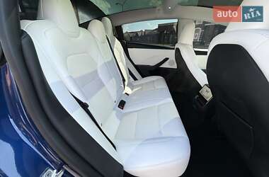 Седан Tesla Model 3 2024 в 
