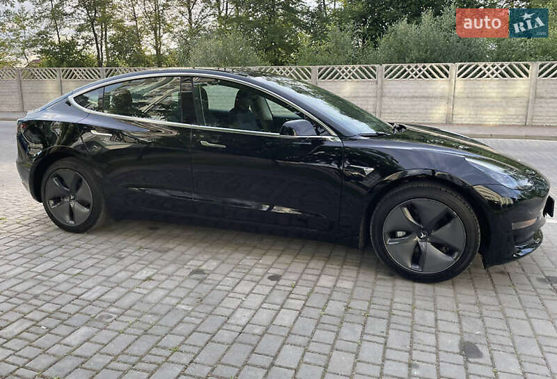 Седан Tesla Model 3 2019 в Ивано-Франковске