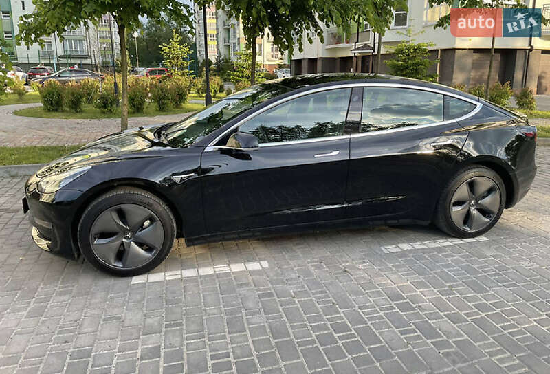 Седан Tesla Model 3 2019 в Ивано-Франковске