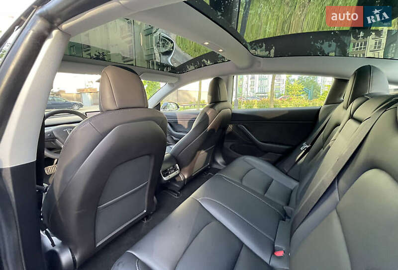 Седан Tesla Model 3 2019 в Ивано-Франковске
