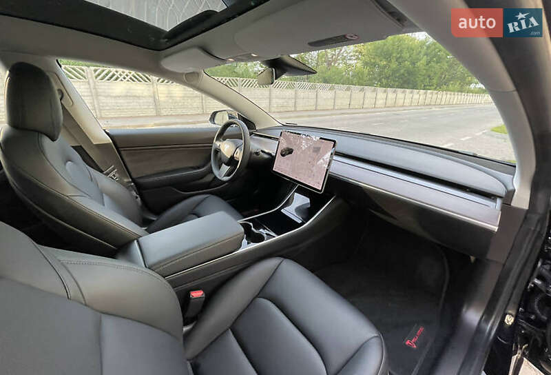 Седан Tesla Model 3 2019 в Ивано-Франковске
