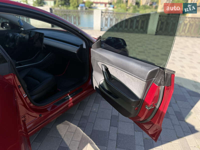 Седан Tesla Model 3 2018 в Дніпрі