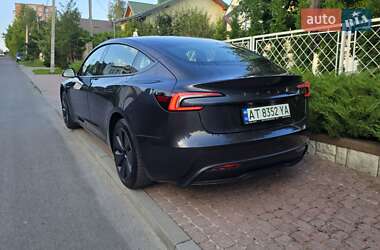 Седан Tesla Model 3 2024 в Івано-Франківську