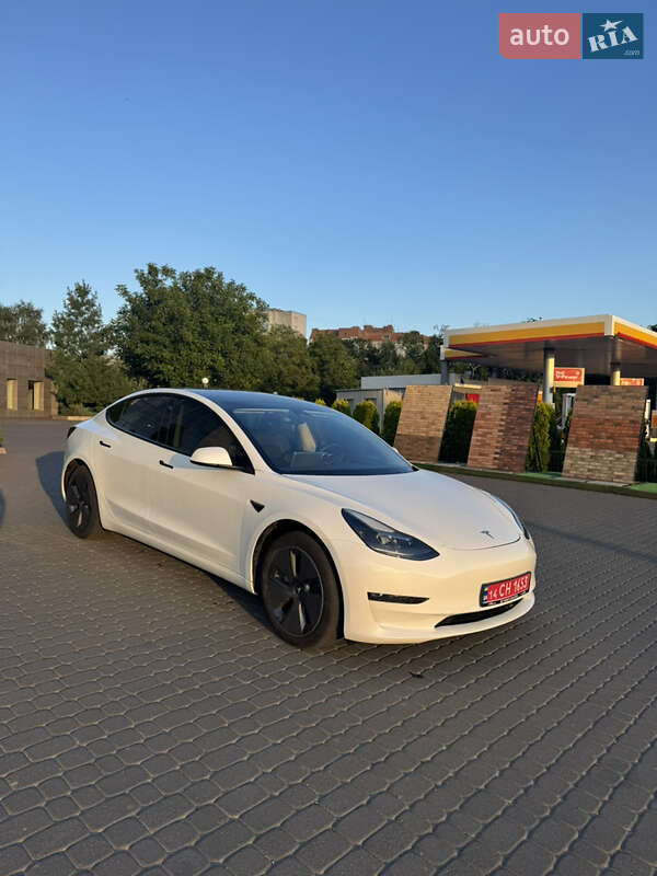 Седан Tesla Model 3 2023 в Хмельницком