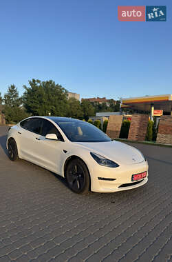 Седан Tesla Model 3 2023 в 