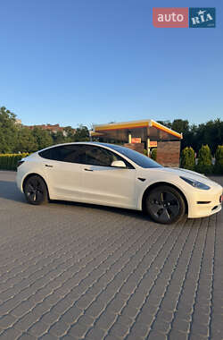 Седан Tesla Model 3 2023 в 