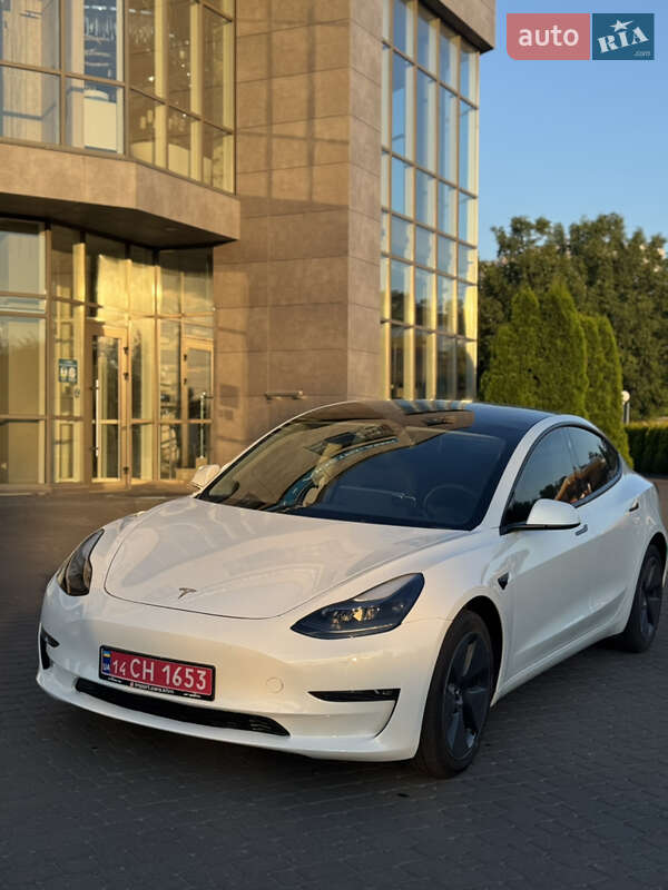 Седан Tesla Model 3 2023 в Хмельницком