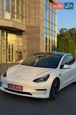Седан Tesla Model 3 2023 в 