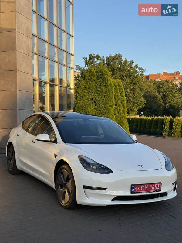 Седан Tesla Model 3 2023 в Хмельницком
