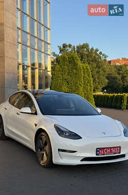 Седан Tesla Model 3 2023 в 