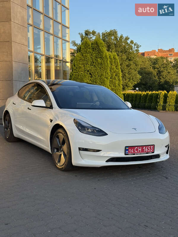 Седан Tesla Model 3 2023 в Хмельницком