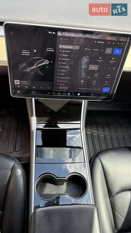 Седан Tesla Model 3 2018 в Львове