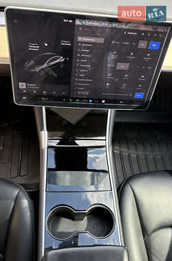 Седан Tesla Model 3 2018 в 