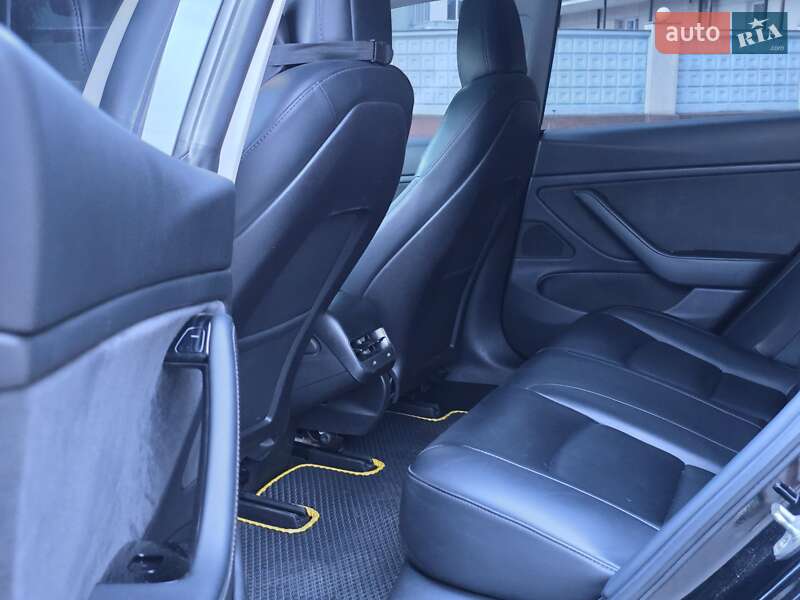 Седан Tesla Model 3 2019 в Кропивницком