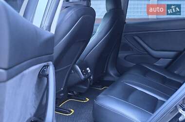 Седан Tesla Model 3 2019 в 