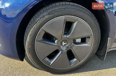 Седан Tesla Model 3 2023 в 