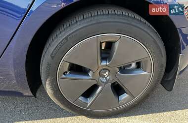 Седан Tesla Model 3 2023 в 