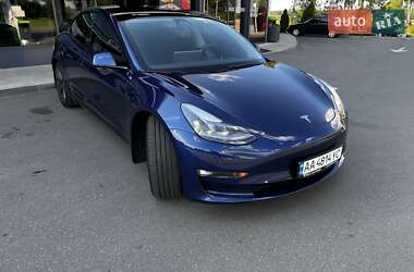 Седан Tesla Model 3 2023 в 