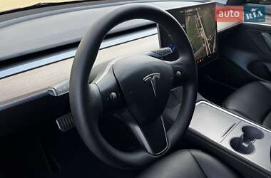 Седан Tesla Model 3 2023 в 