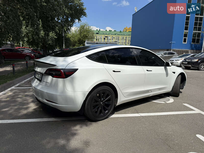Седан Tesla Model 3 2022 в Киеве