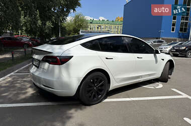 Седан Tesla Model 3 2022 в 