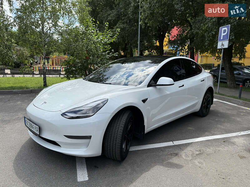 Седан Tesla Model 3 2022 в Киеве