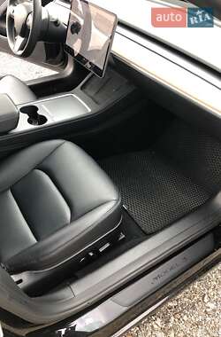 Седан Tesla Model 3 2020 в 