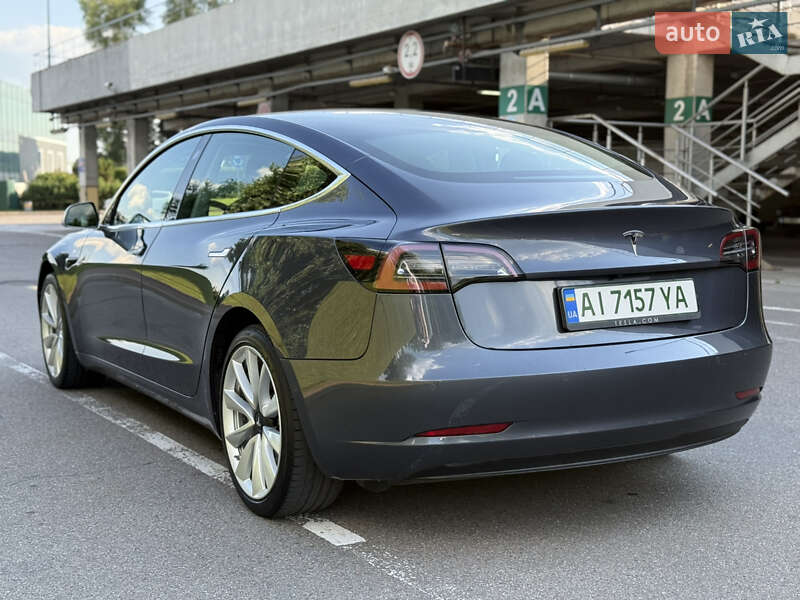Седан Tesla Model 3 2019 в Києві
