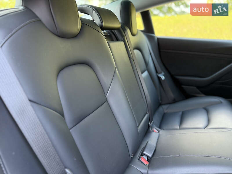 Седан Tesla Model 3 2019 в Києві