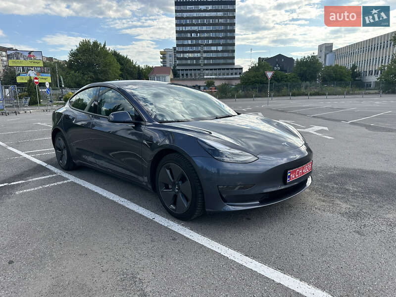 Седан Tesla Model 3 2023 в 