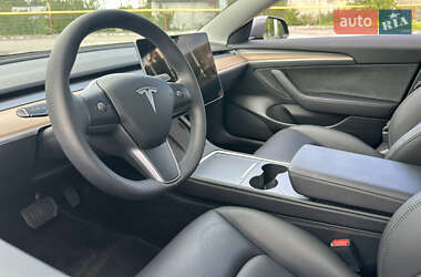Седан Tesla Model 3 2023 в 