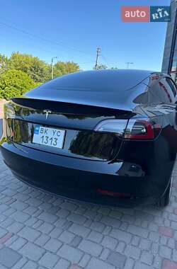 Седан Tesla Model 3 2023 в Луцке