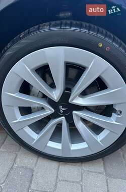 Седан Tesla Model 3 2023 в Луцке
