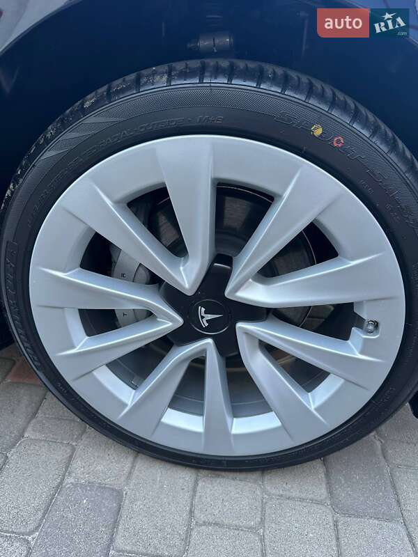 Седан Tesla Model 3 2023 в Луцке