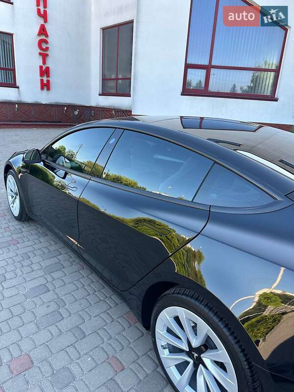 Седан Tesla Model 3 2023 в Луцке