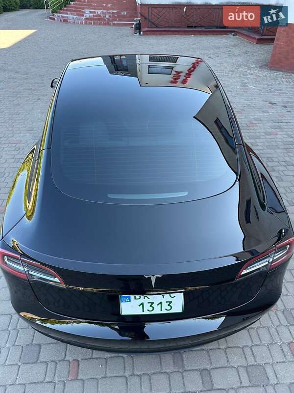 Седан Tesla Model 3 2023 в Луцке
