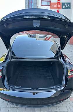 Седан Tesla Model 3 2023 в Луцке