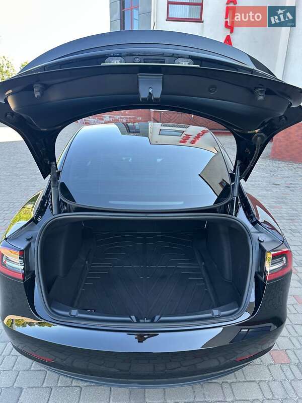 Седан Tesla Model 3 2023 в Луцке