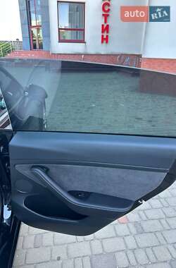 Седан Tesla Model 3 2023 в Луцке