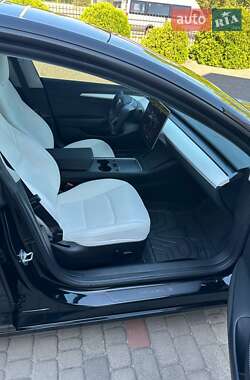 Седан Tesla Model 3 2023 в Луцке