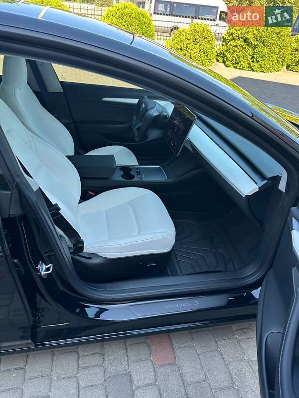 Седан Tesla Model 3 2023 в Луцке