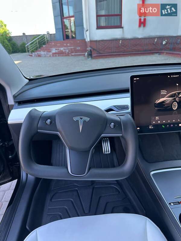 Седан Tesla Model 3 2023 в Луцке