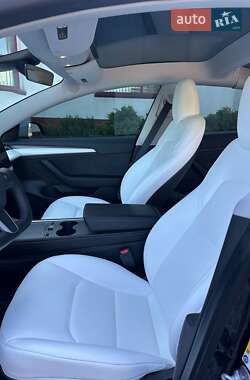 Седан Tesla Model 3 2023 в Луцке